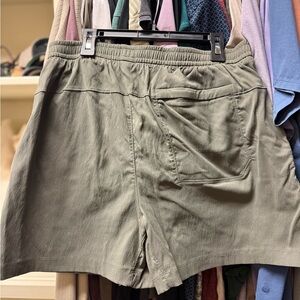 lululemon athletica Men's Khaki Shorts